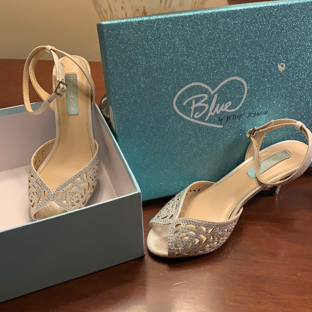 Betsy Johnson heels. Excellent cond. Ships w/Box.